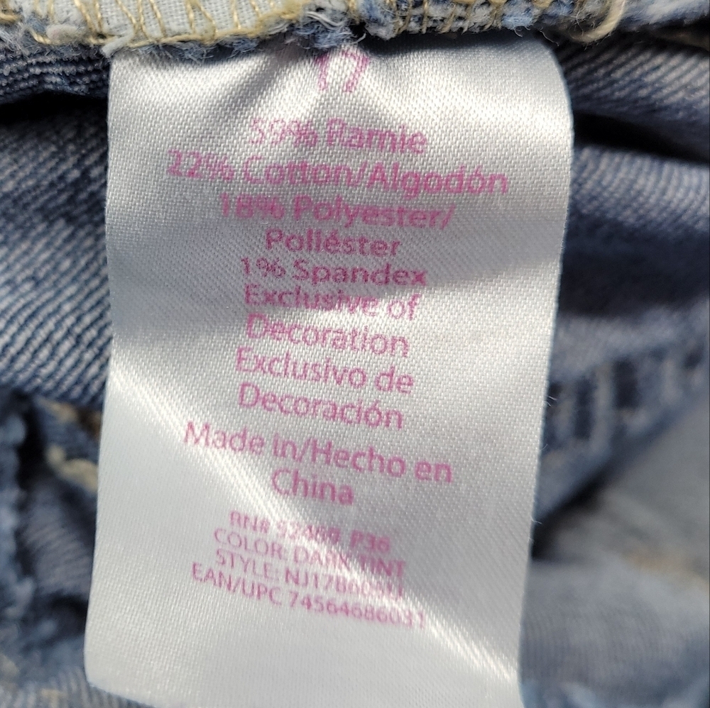 No Boundaries Womens Embroidered Rolled Cuff Bermuda Jean Shorts Size 17 - Picture 7 of 10